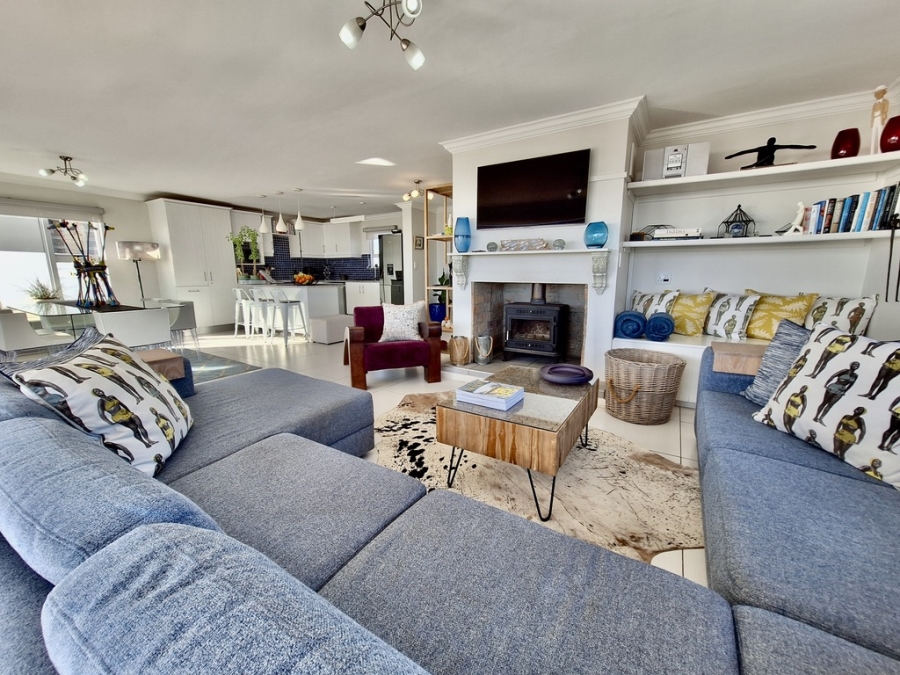 To Let 5 Bedroom Property for Rent in Pearl Bay Western Cape